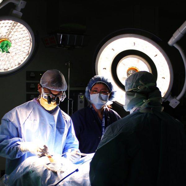 3 surgeons performing an operation